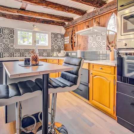 Amazing In Et Born With Kitchen
